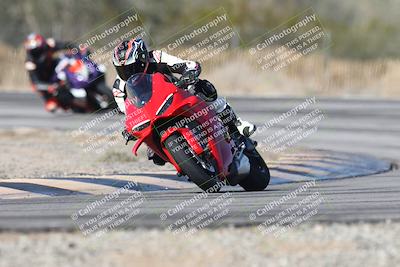 media/Dec-01-2025-Moto Forza (Mon) [[2daa91e15f]]/1-Advanced Group/Session 3 (Turn 3)/